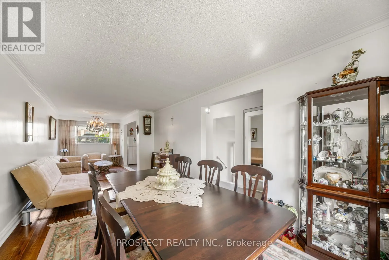 8 SONNET COURT