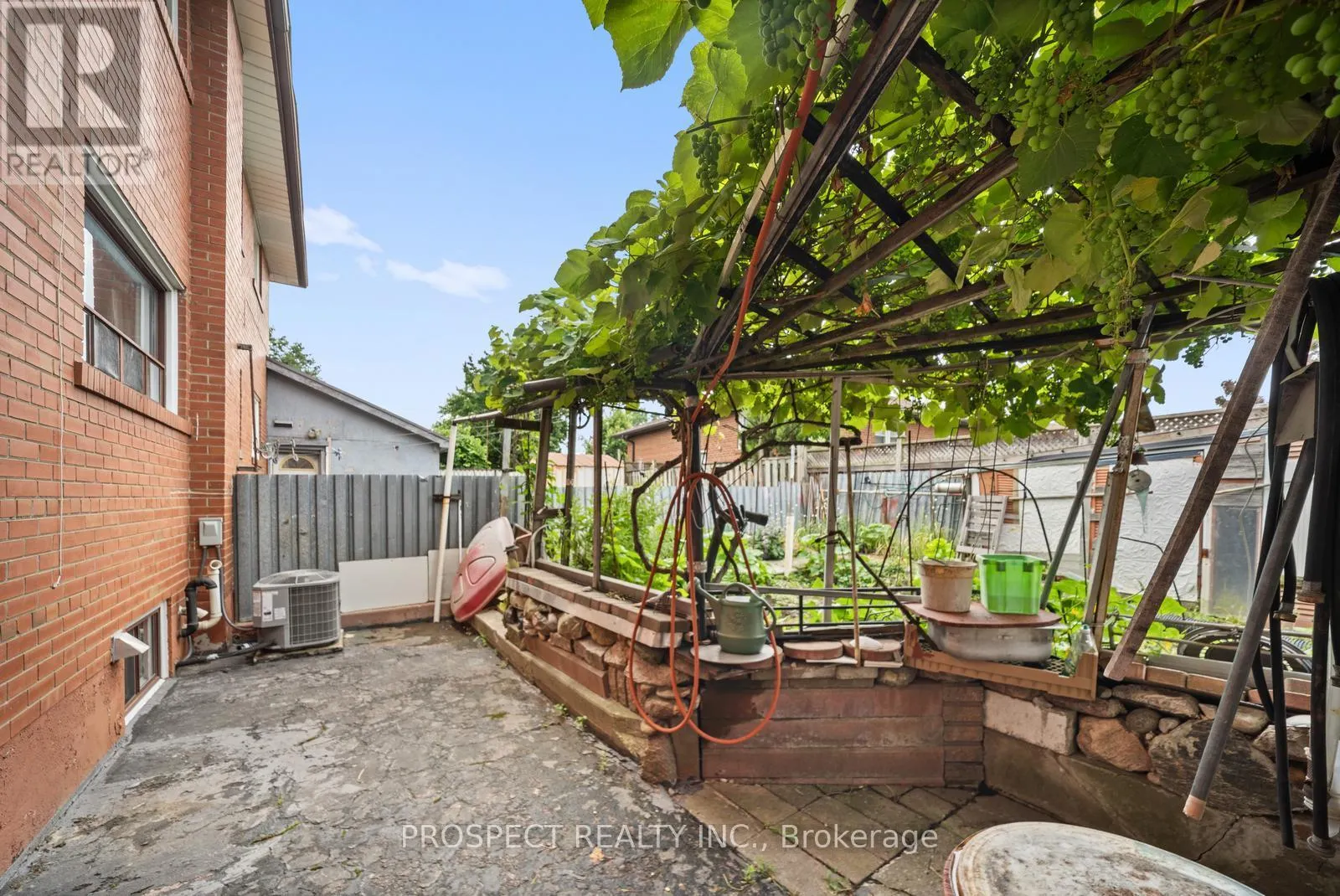 8 SONNET COURT