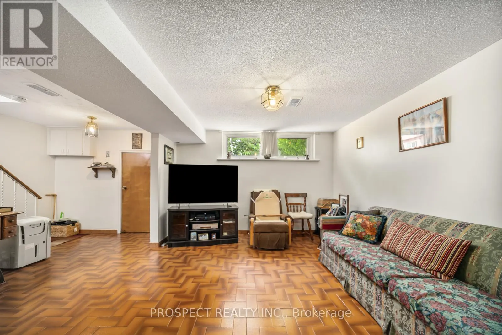 8 SONNET COURT