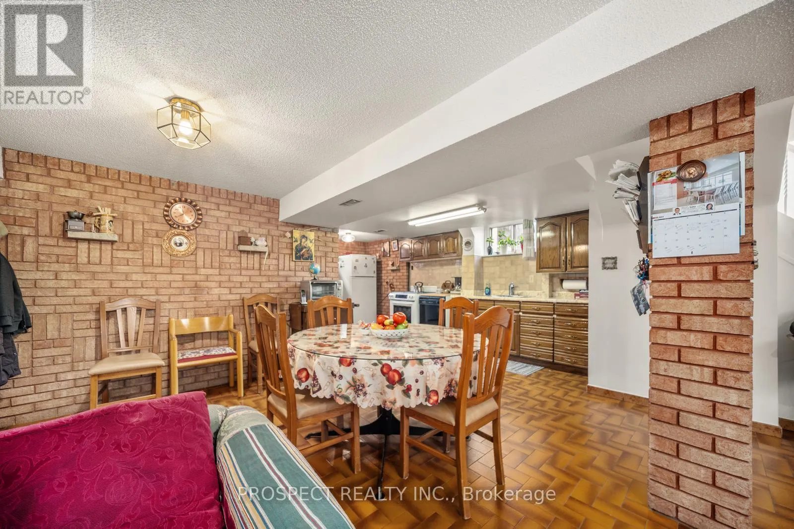 8 SONNET COURT