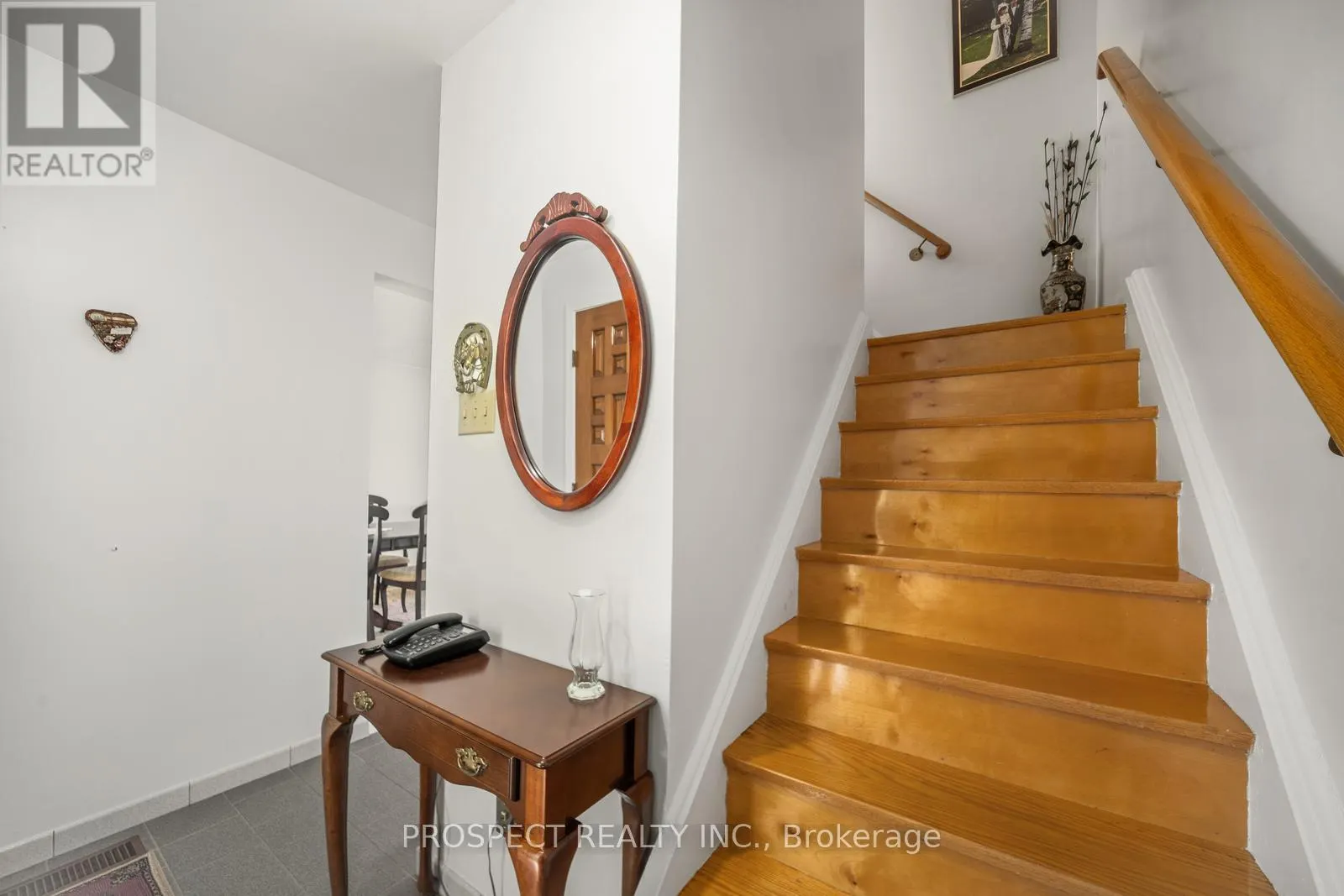 8 SONNET COURT