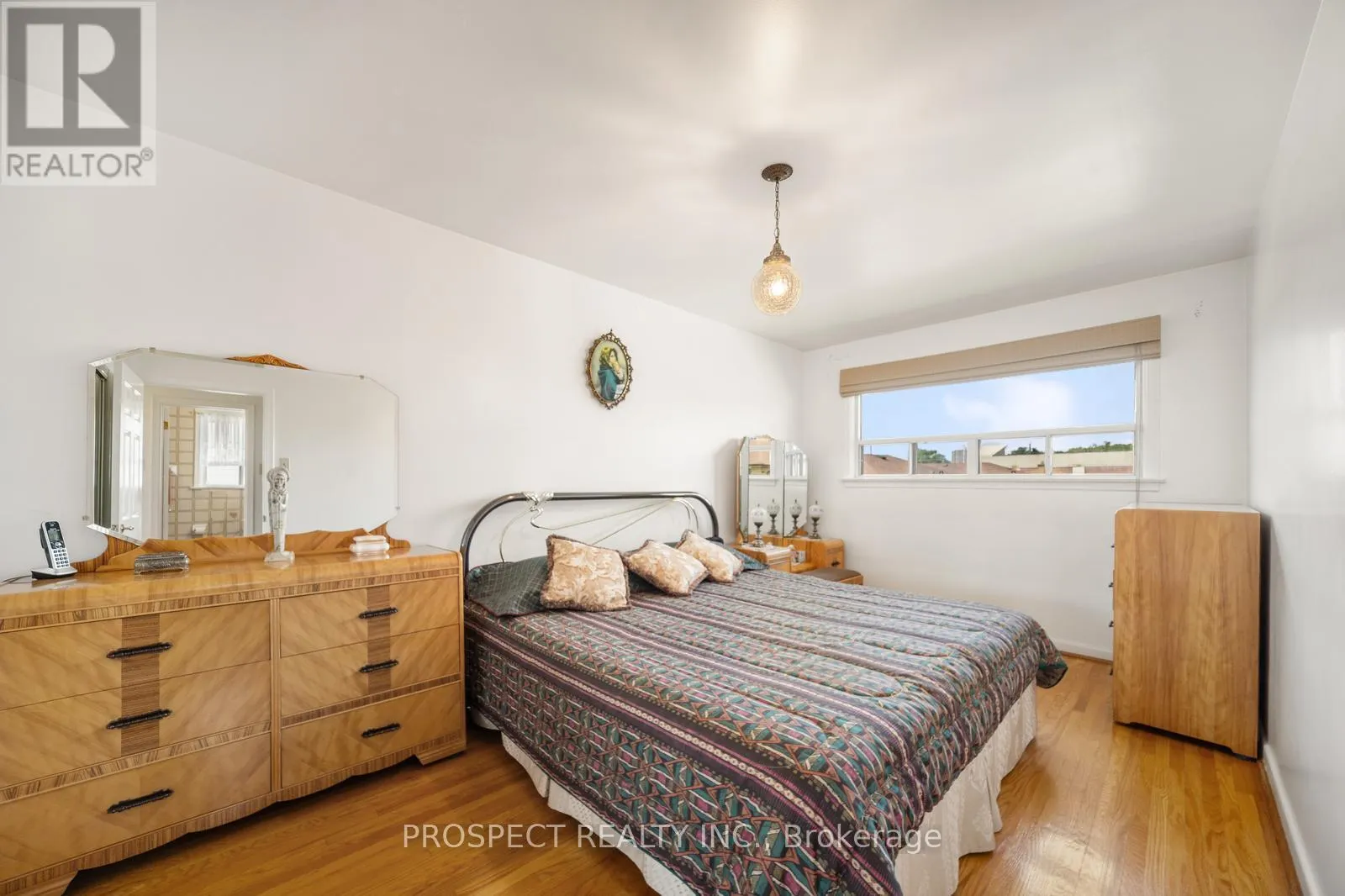 8 SONNET COURT