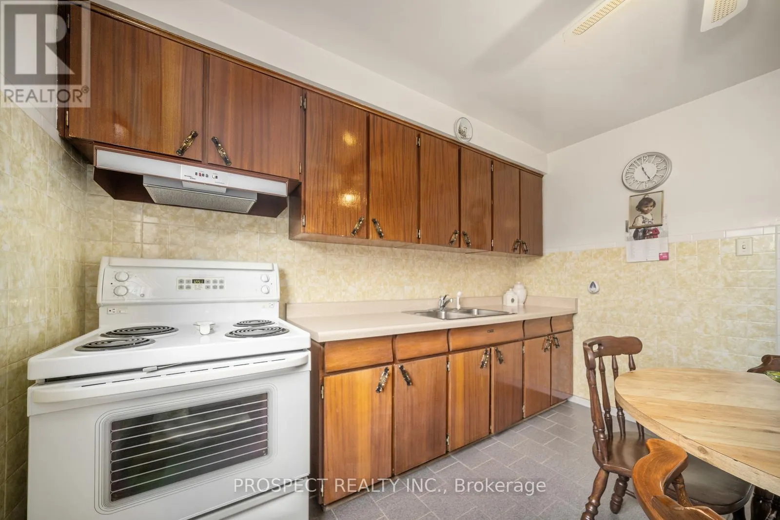 8 SONNET COURT