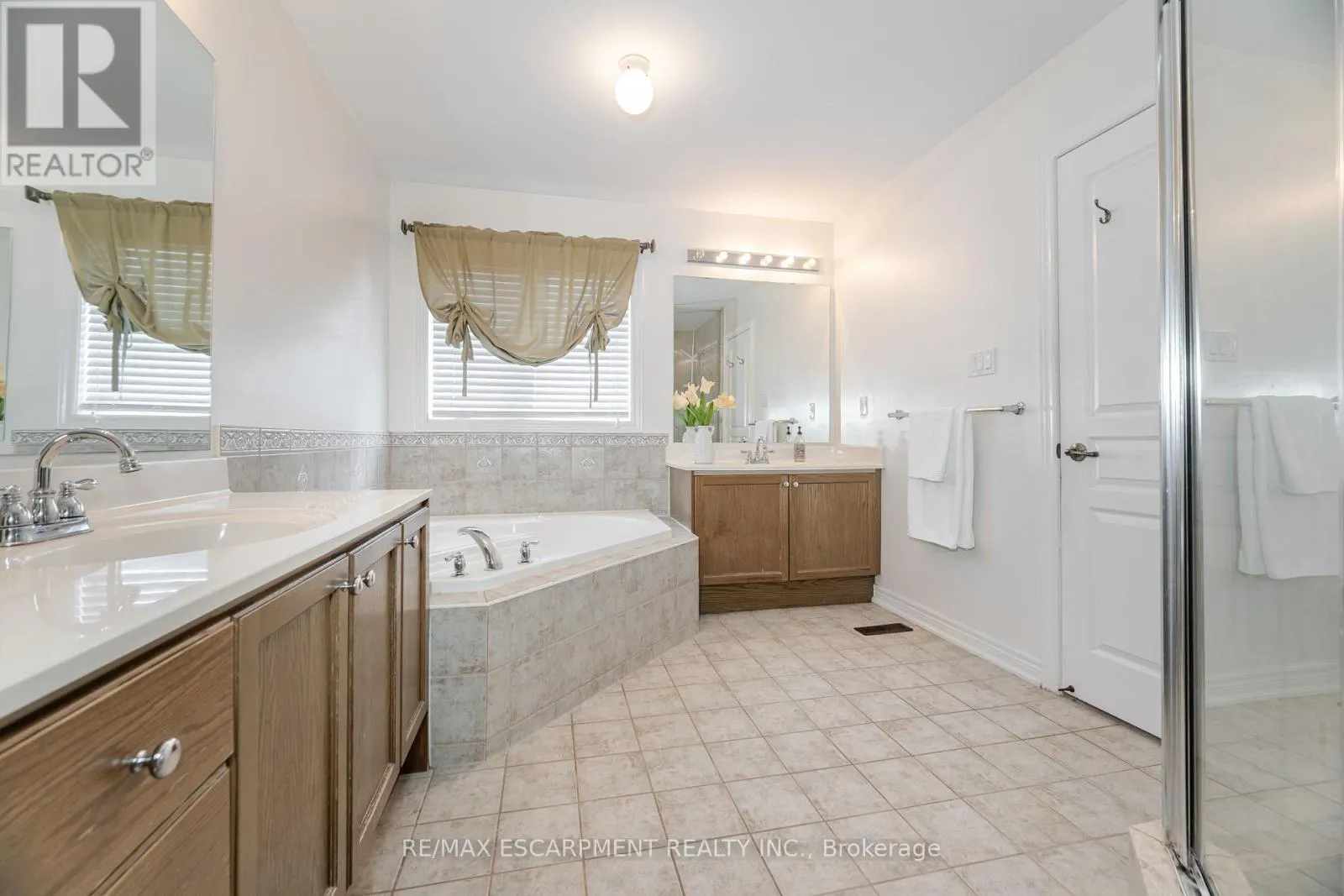31 VANDERBRINK DRIVE