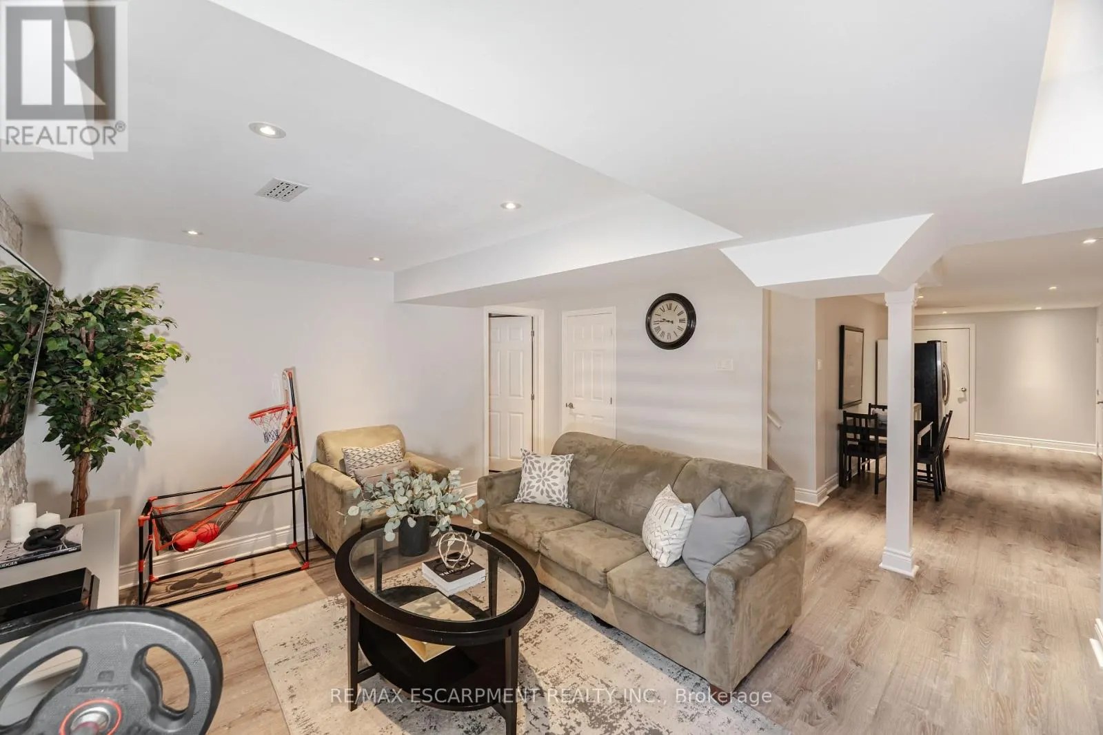 31 VANDERBRINK DRIVE