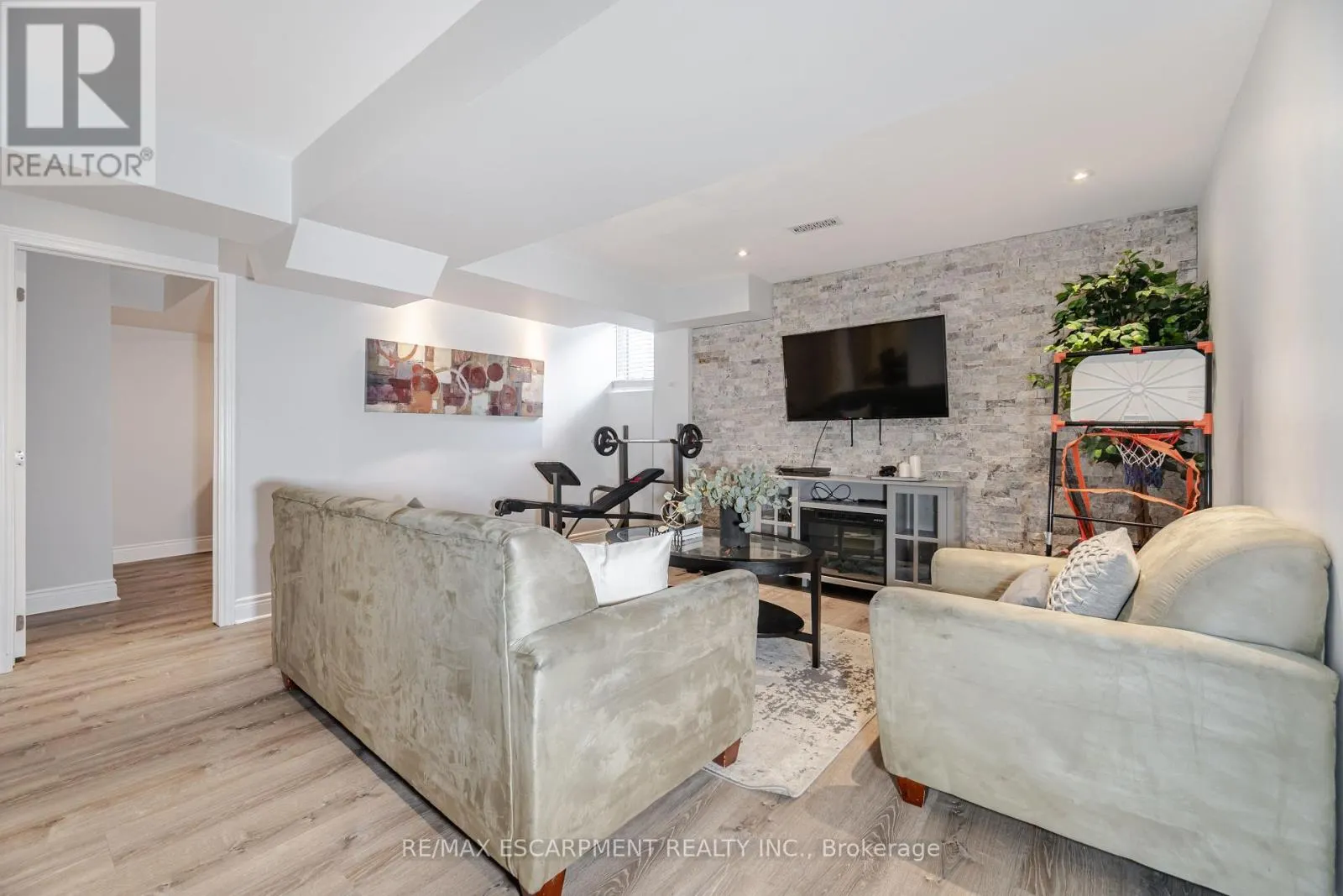31 VANDERBRINK DRIVE