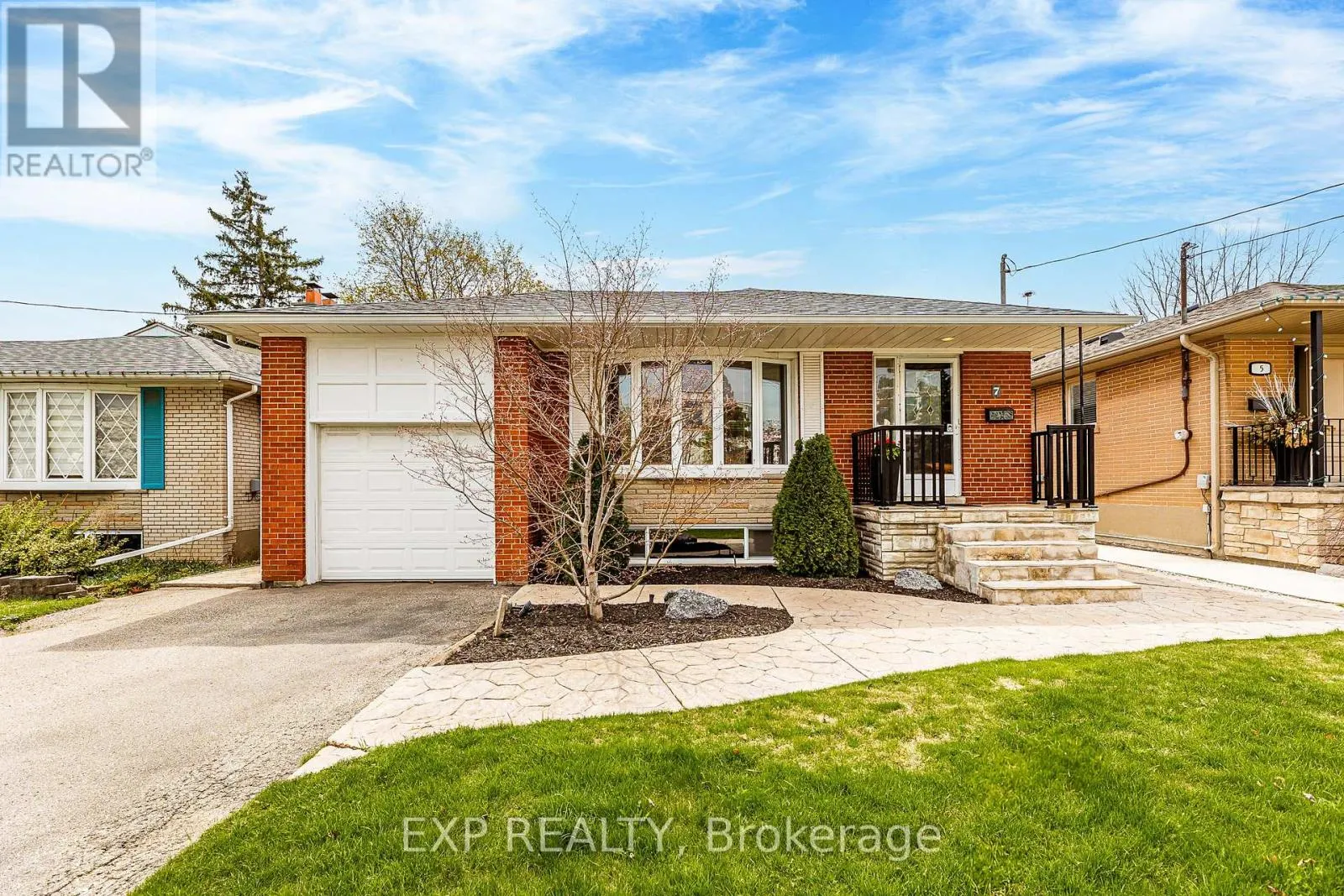7 NORTHCREST ROAD