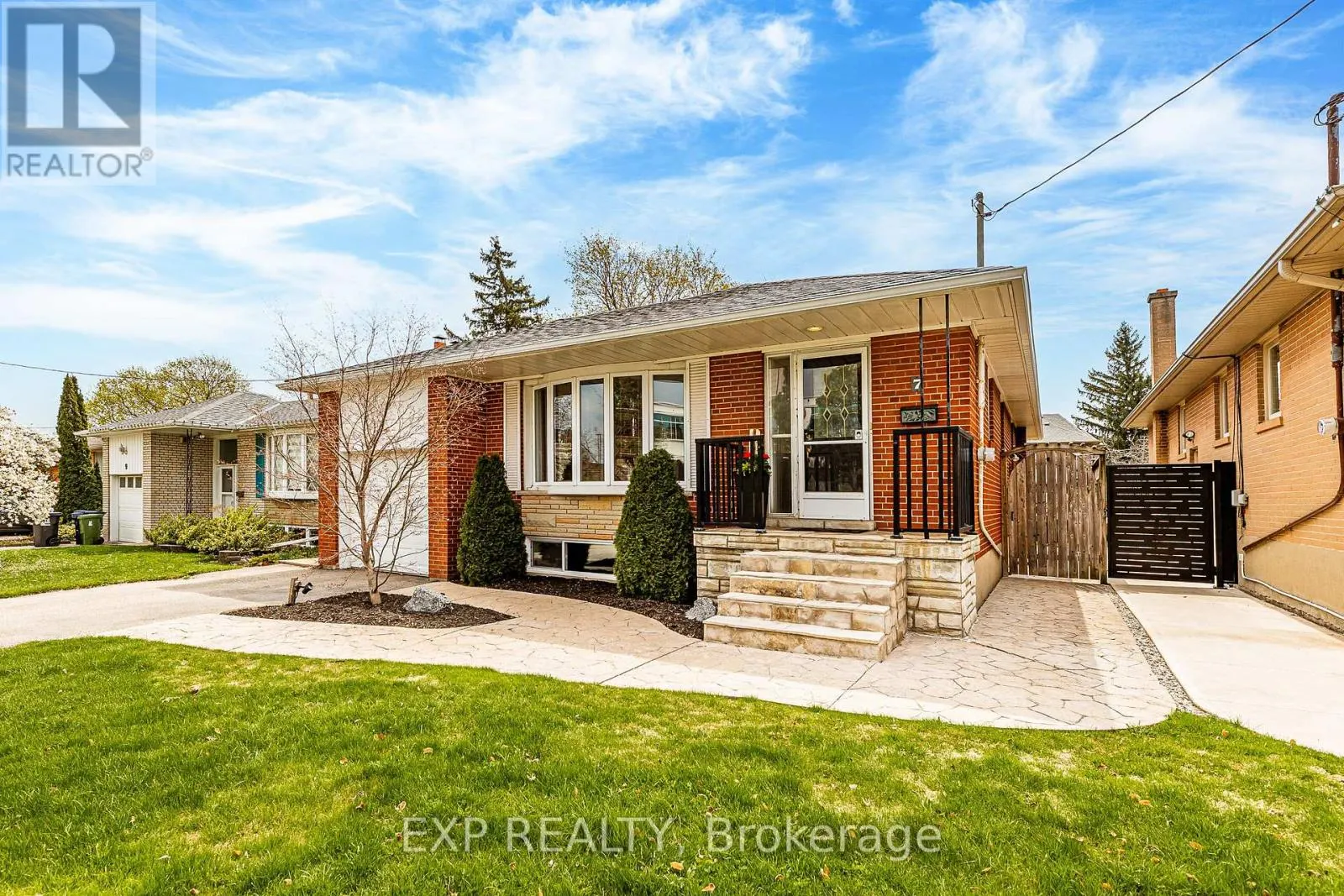 7 NORTHCREST ROAD