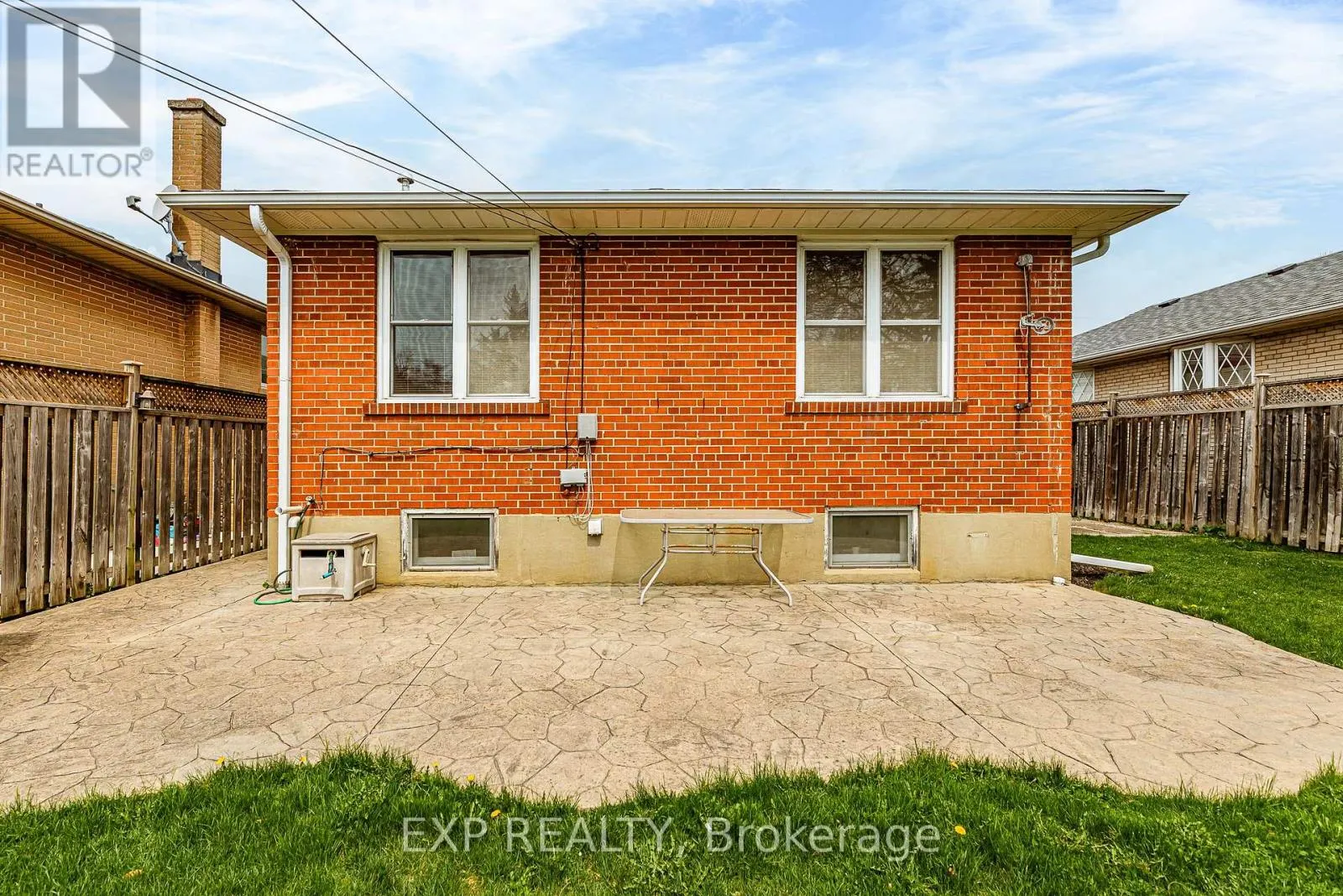 7 NORTHCREST ROAD