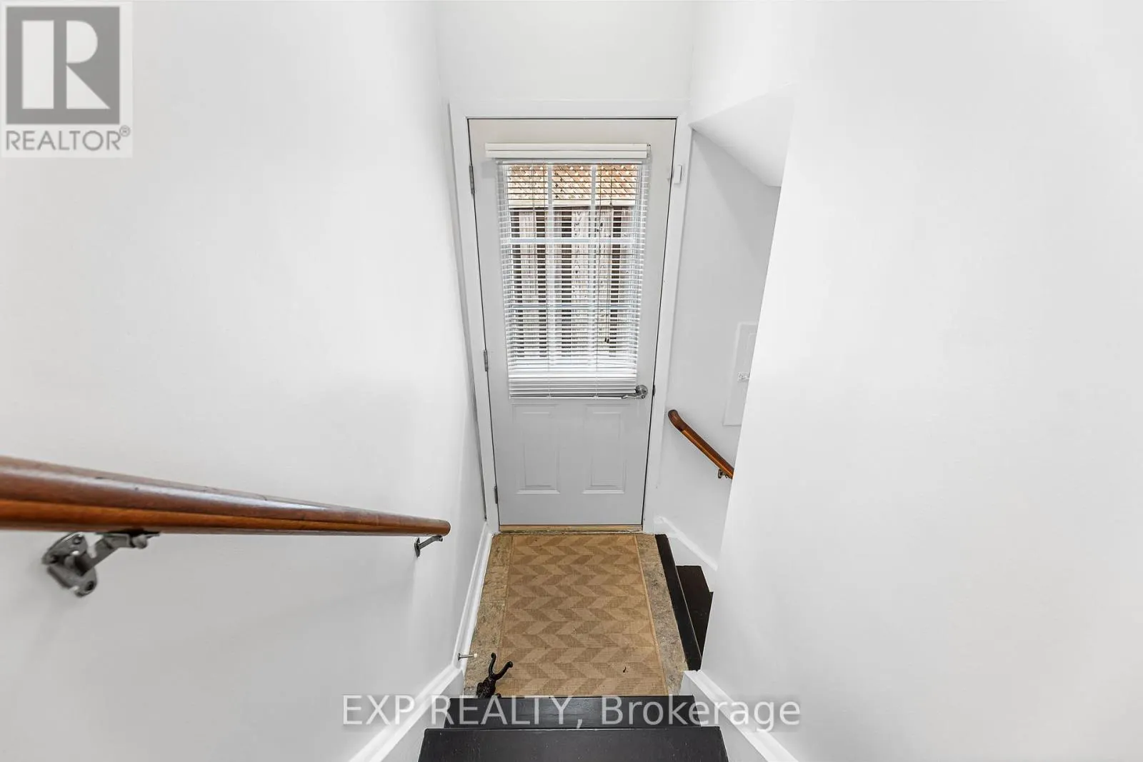7 NORTHCREST ROAD
