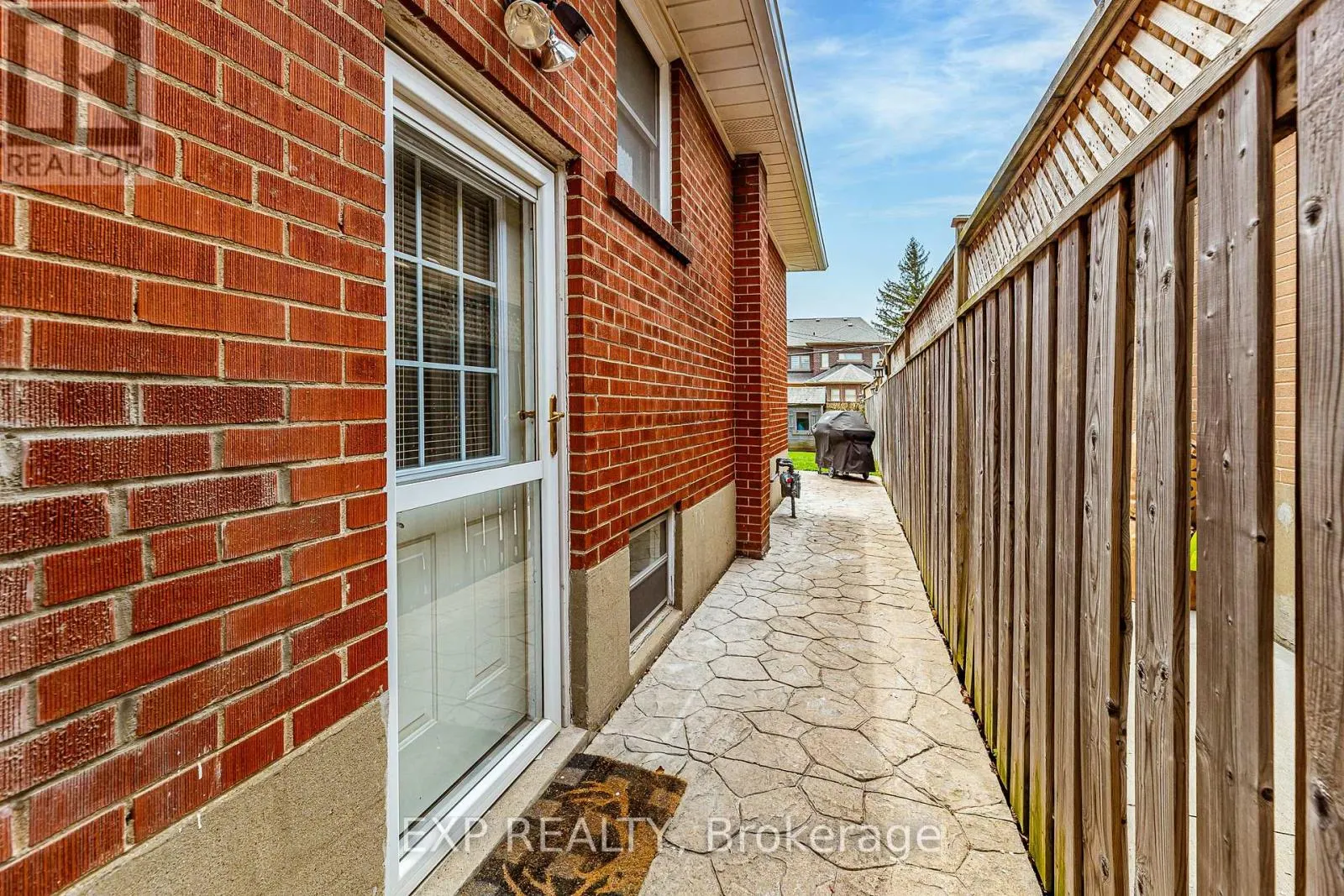 7 NORTHCREST ROAD