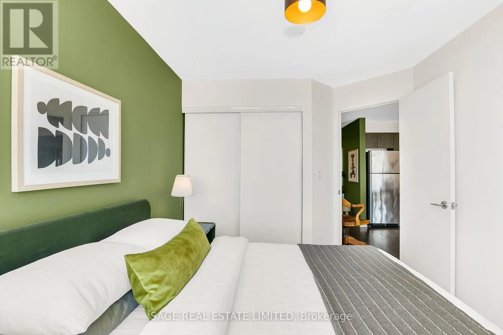 1304 - 812 LANSDOWNE AVENUE
