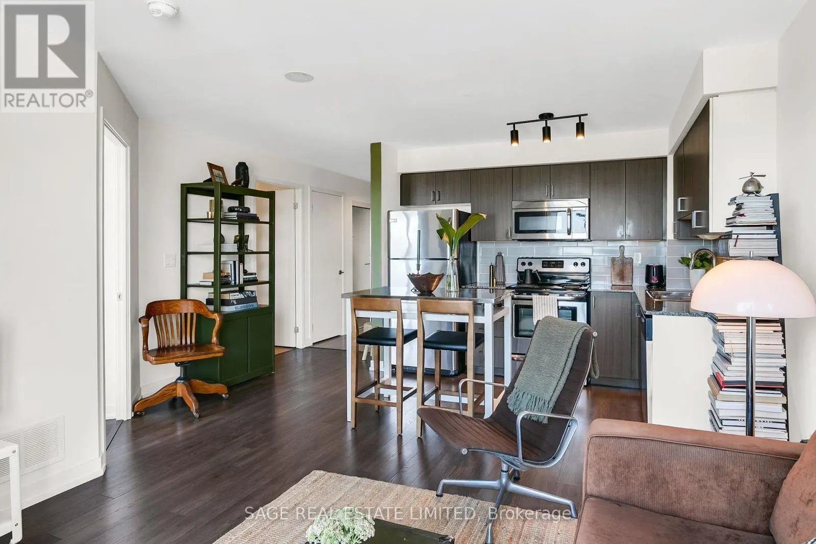 1304 - 812 LANSDOWNE AVENUE