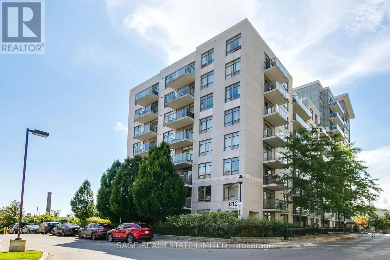 1304 - 812 LANSDOWNE AVENUE