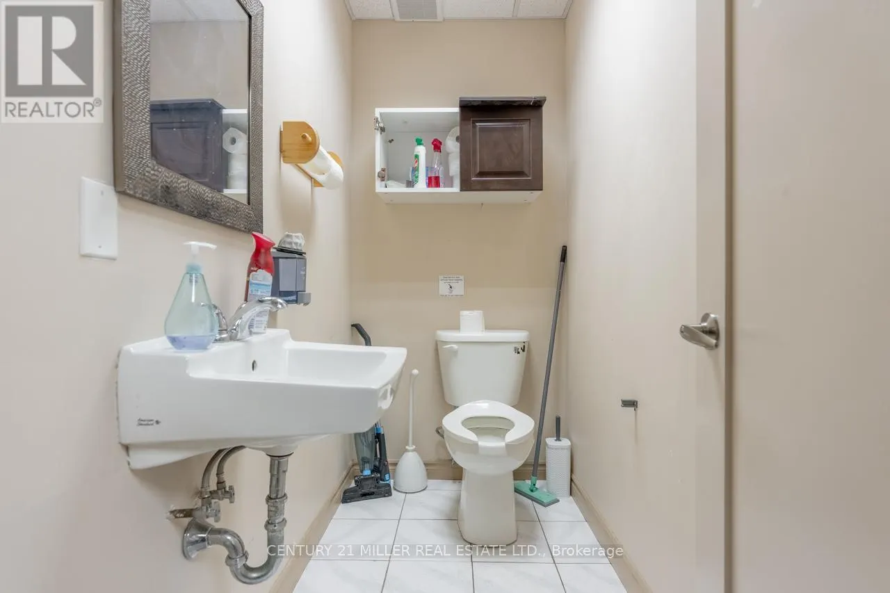 203 - 450 BRONTE STREET S