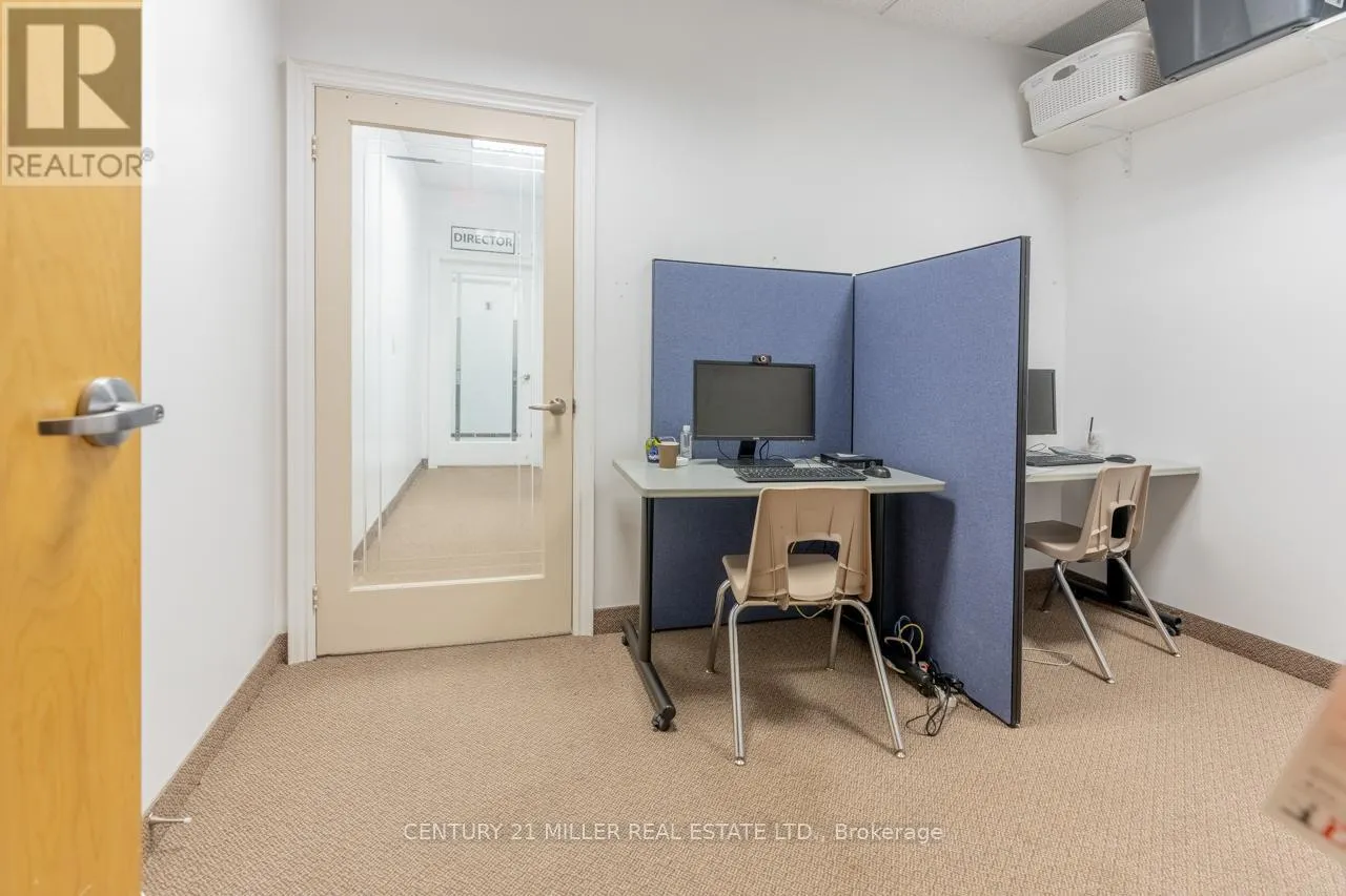 203 - 450 BRONTE STREET S