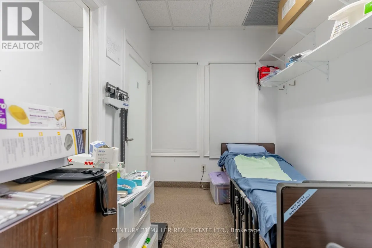 203 - 450 BRONTE STREET S