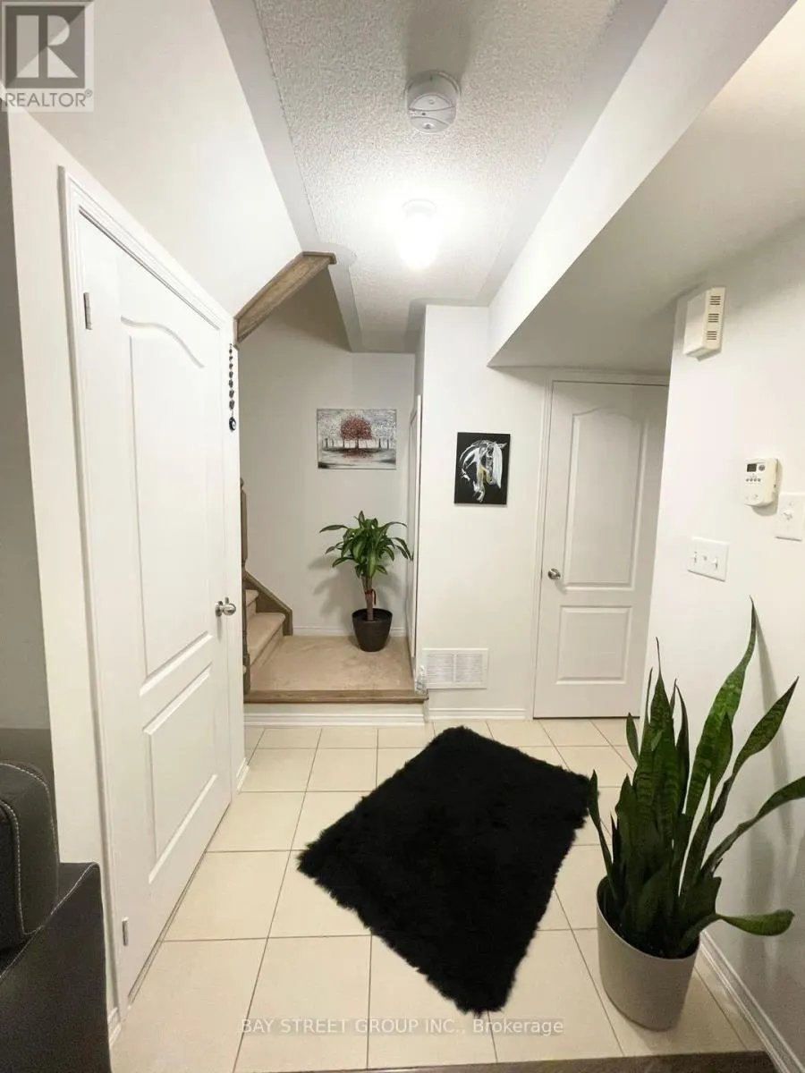 27 - 2484 POST ROAD