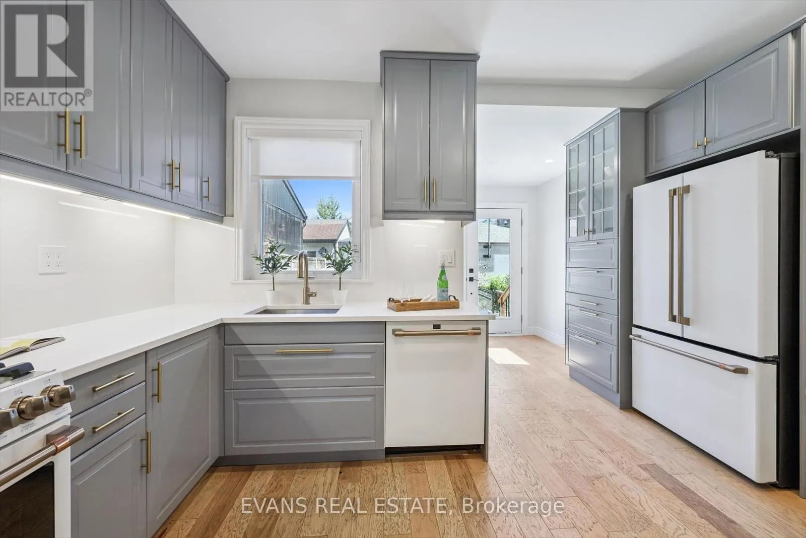 25 UXBRIDGE AVENUE