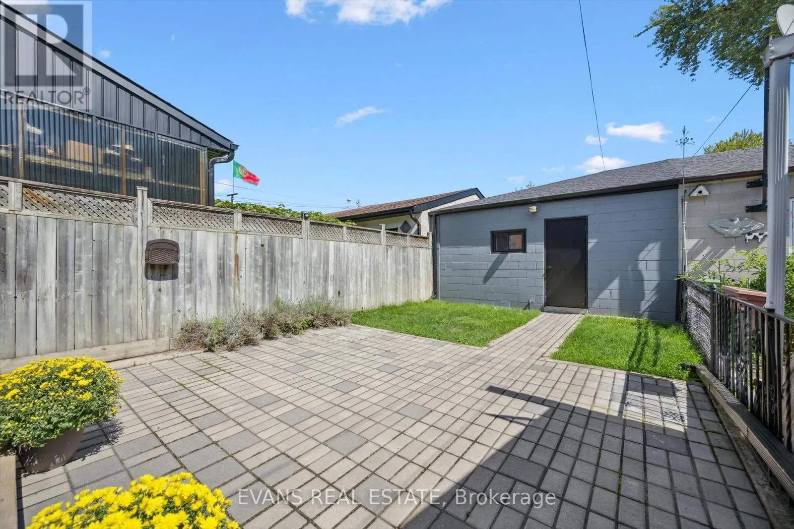 25 UXBRIDGE AVENUE