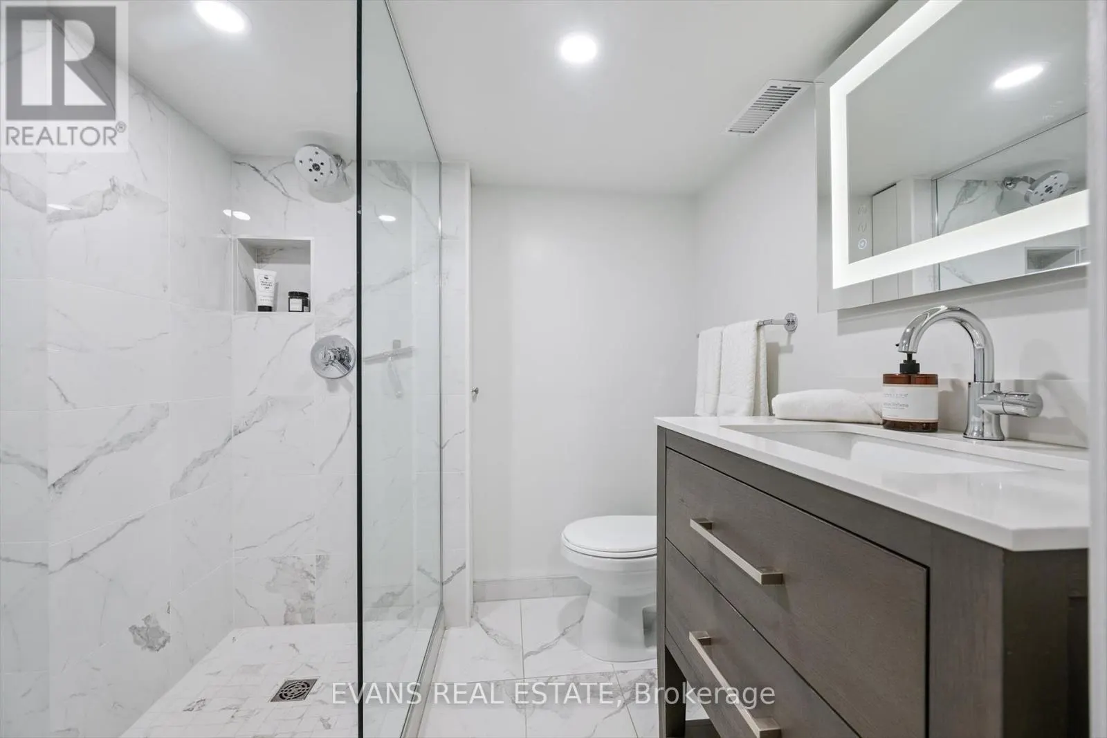 25 UXBRIDGE AVENUE