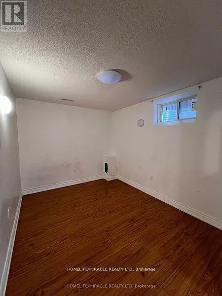 8 ARDA CRESCENT
