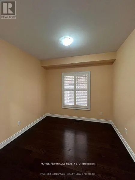 8 ARDA CRESCENT