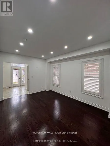 8 ARDA CRESCENT