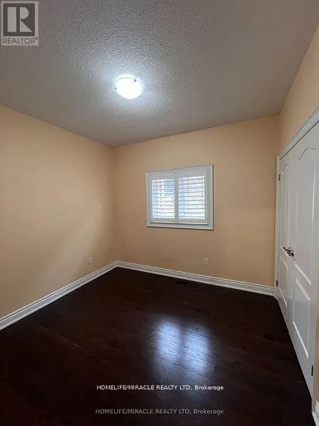 8 ARDA CRESCENT