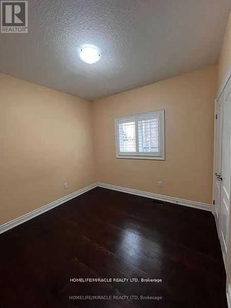 8 ARDA CRESCENT
