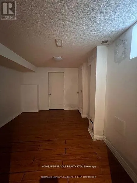 8 ARDA CRESCENT