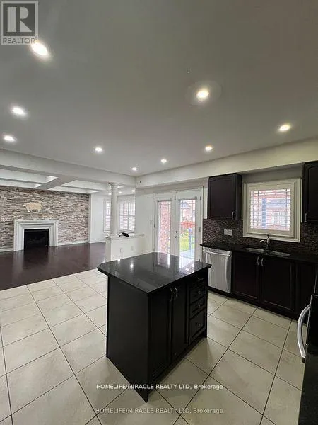 8 ARDA CRESCENT