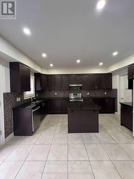 8 ARDA CRESCENT