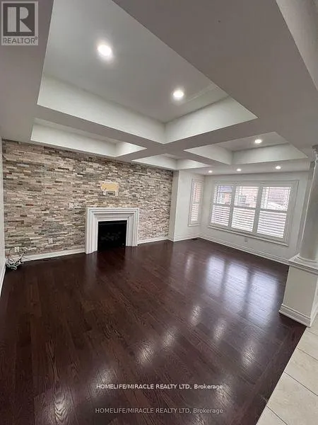 8 ARDA CRESCENT