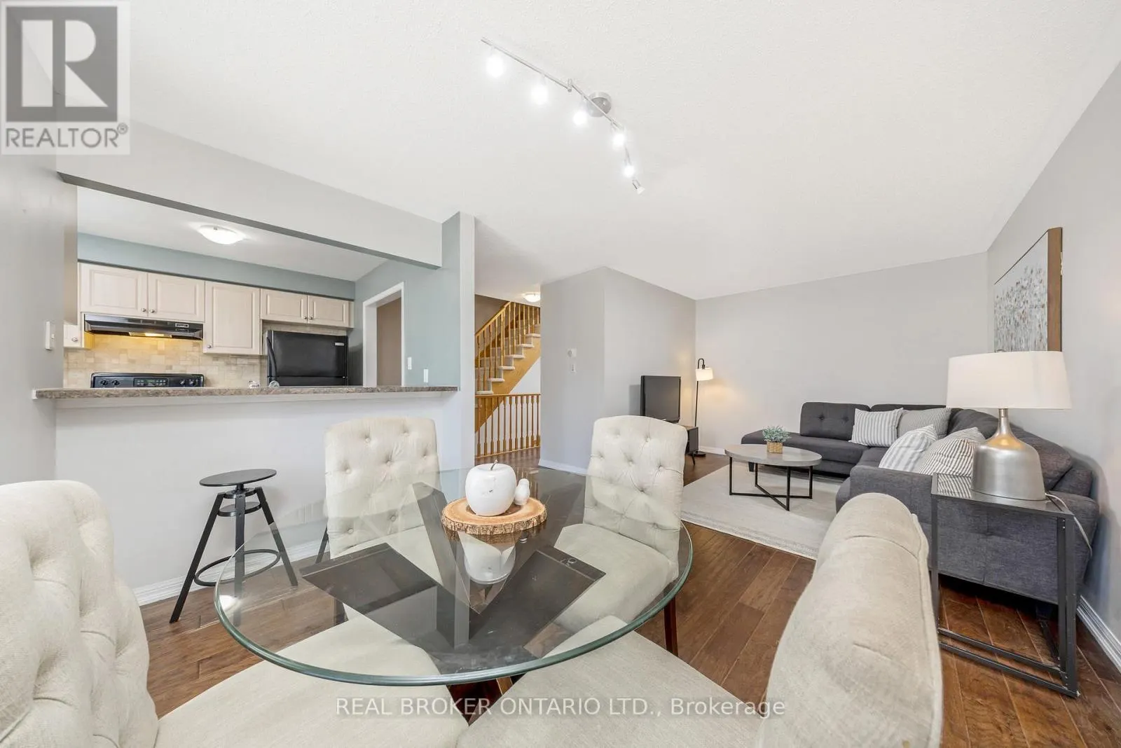 879 WILLINGDON CRESCENT