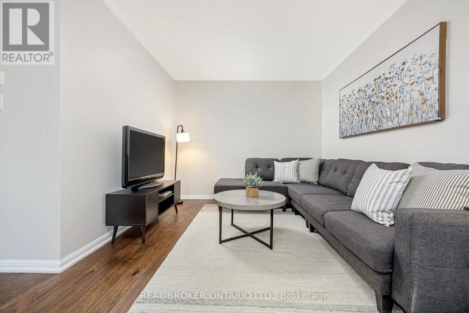 879 WILLINGDON CRESCENT