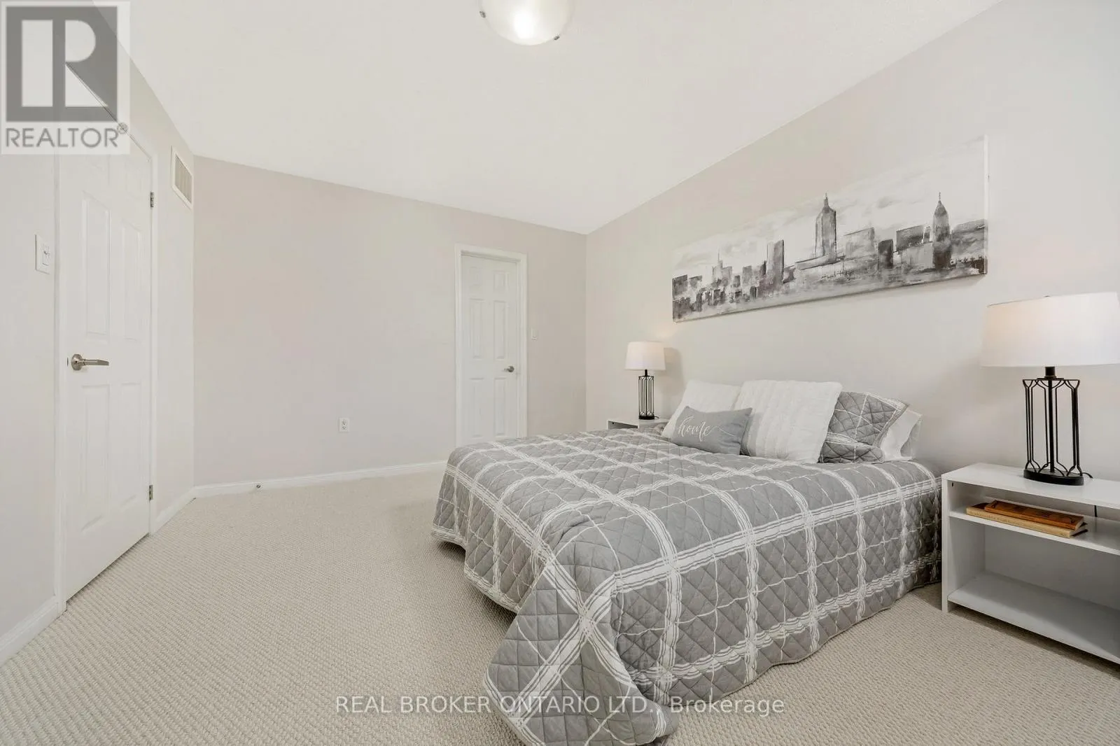 879 WILLINGDON CRESCENT