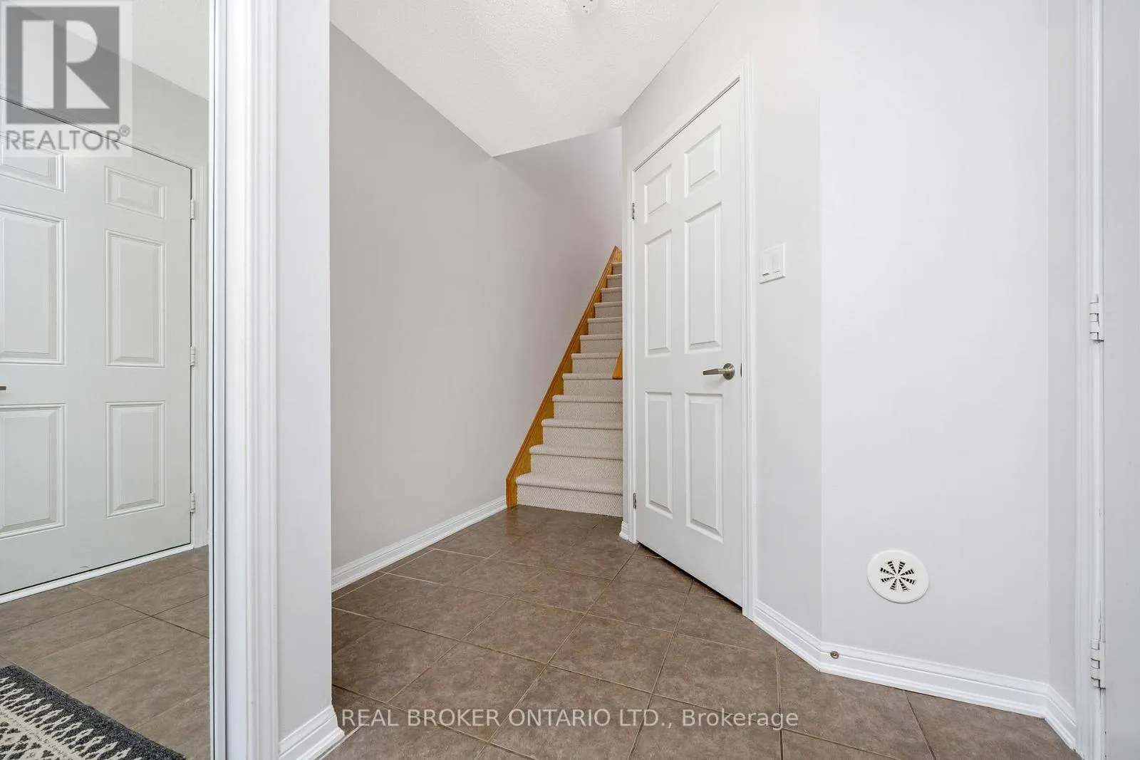 879 WILLINGDON CRESCENT