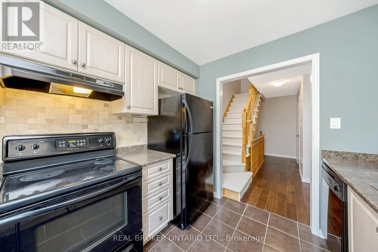 879 WILLINGDON CRESCENT