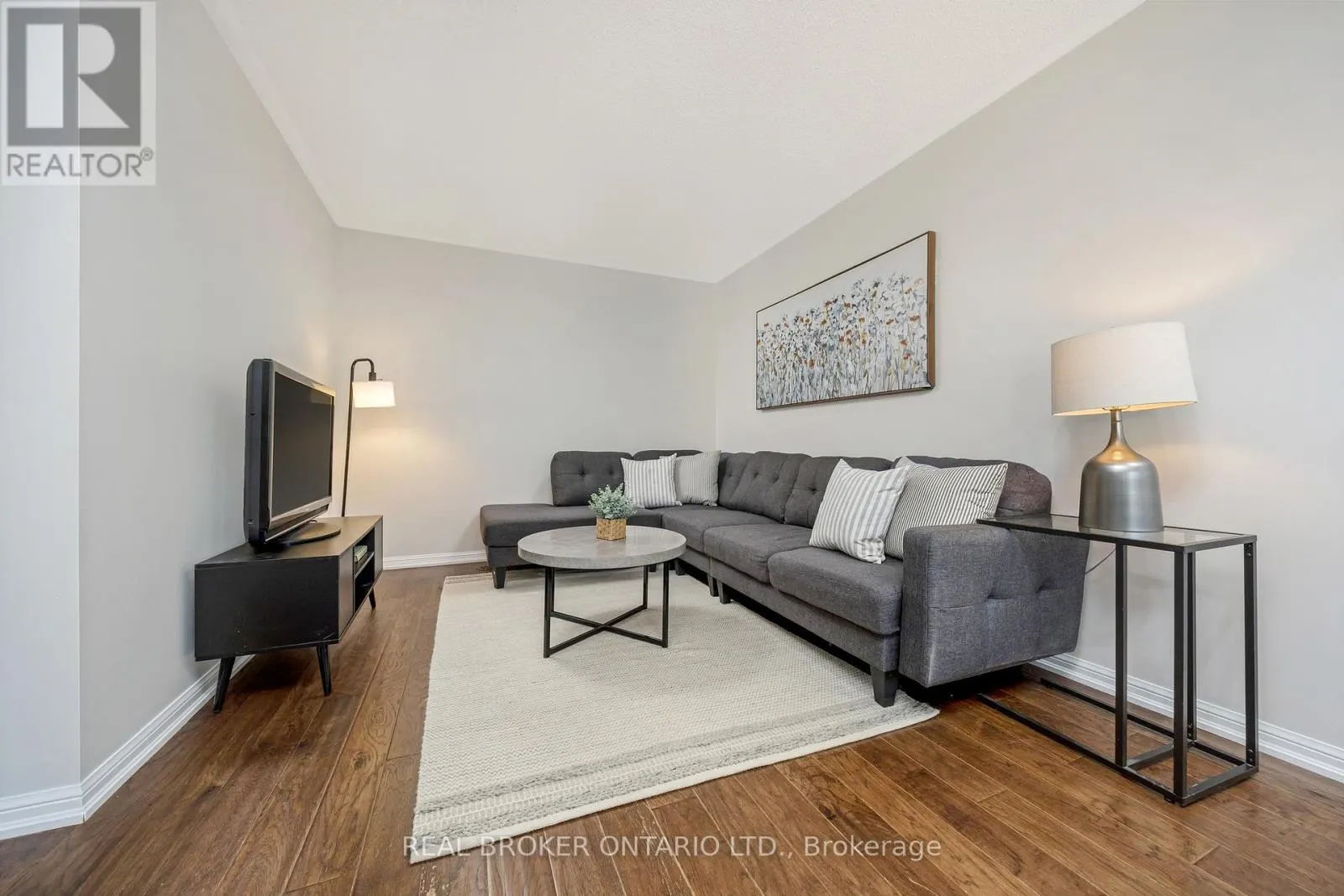 879 WILLINGDON CRESCENT