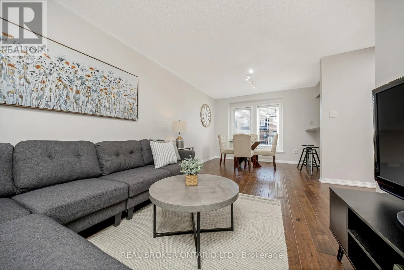 879 WILLINGDON CRESCENT