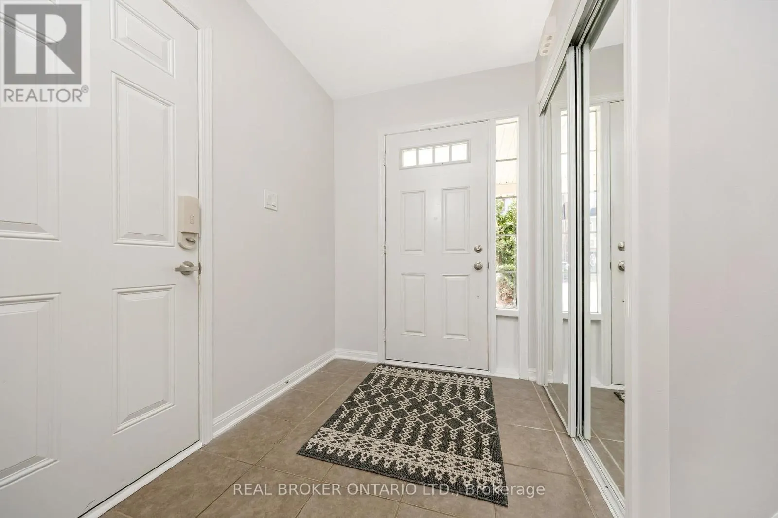 879 WILLINGDON CRESCENT