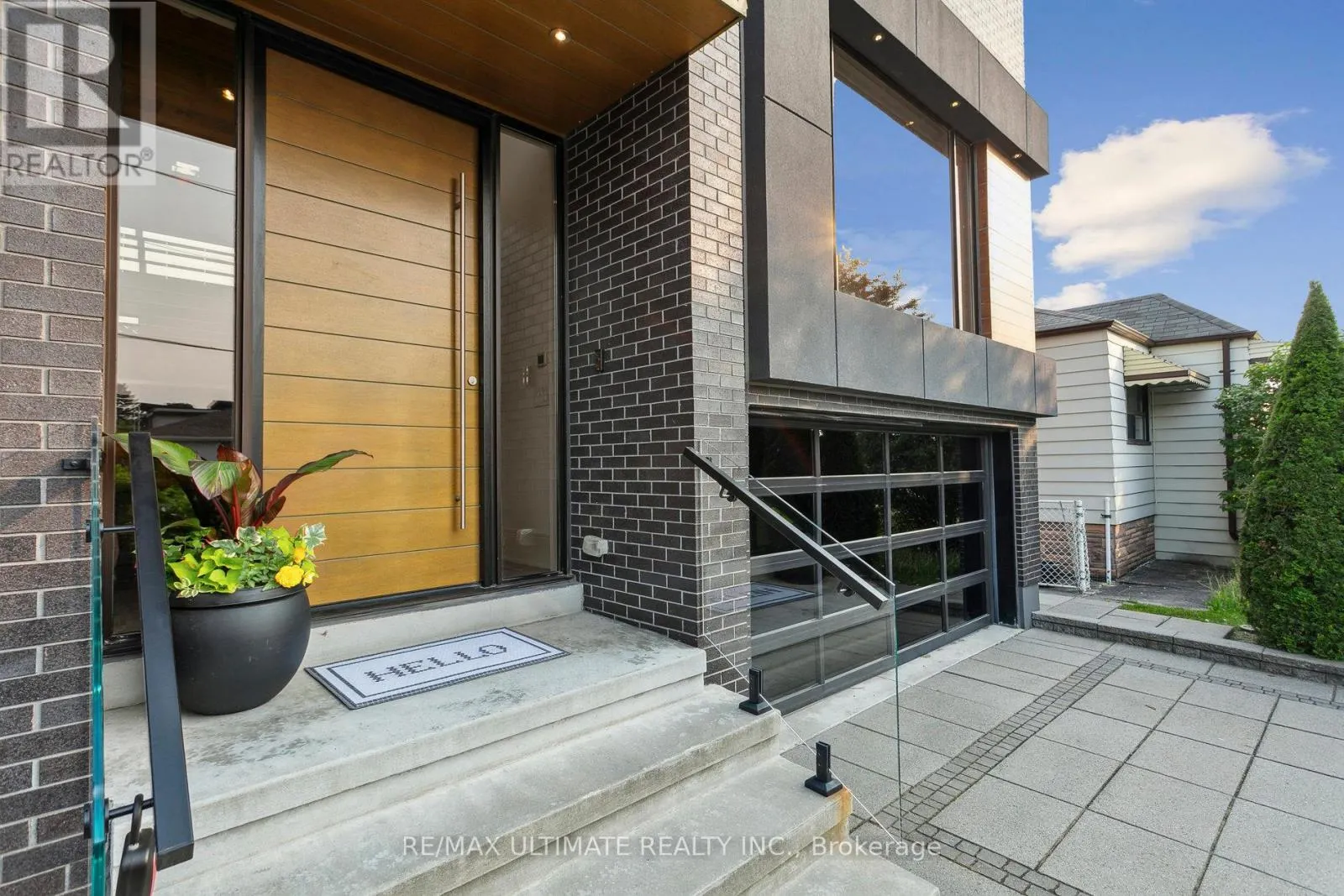 1139 GLENGROVE AVENUE W