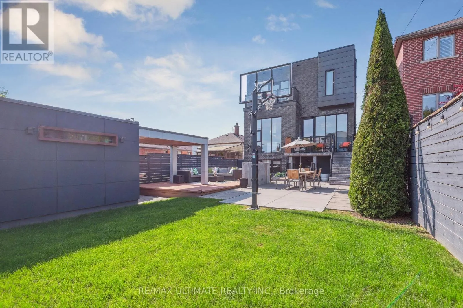 1139 GLENGROVE AVENUE W