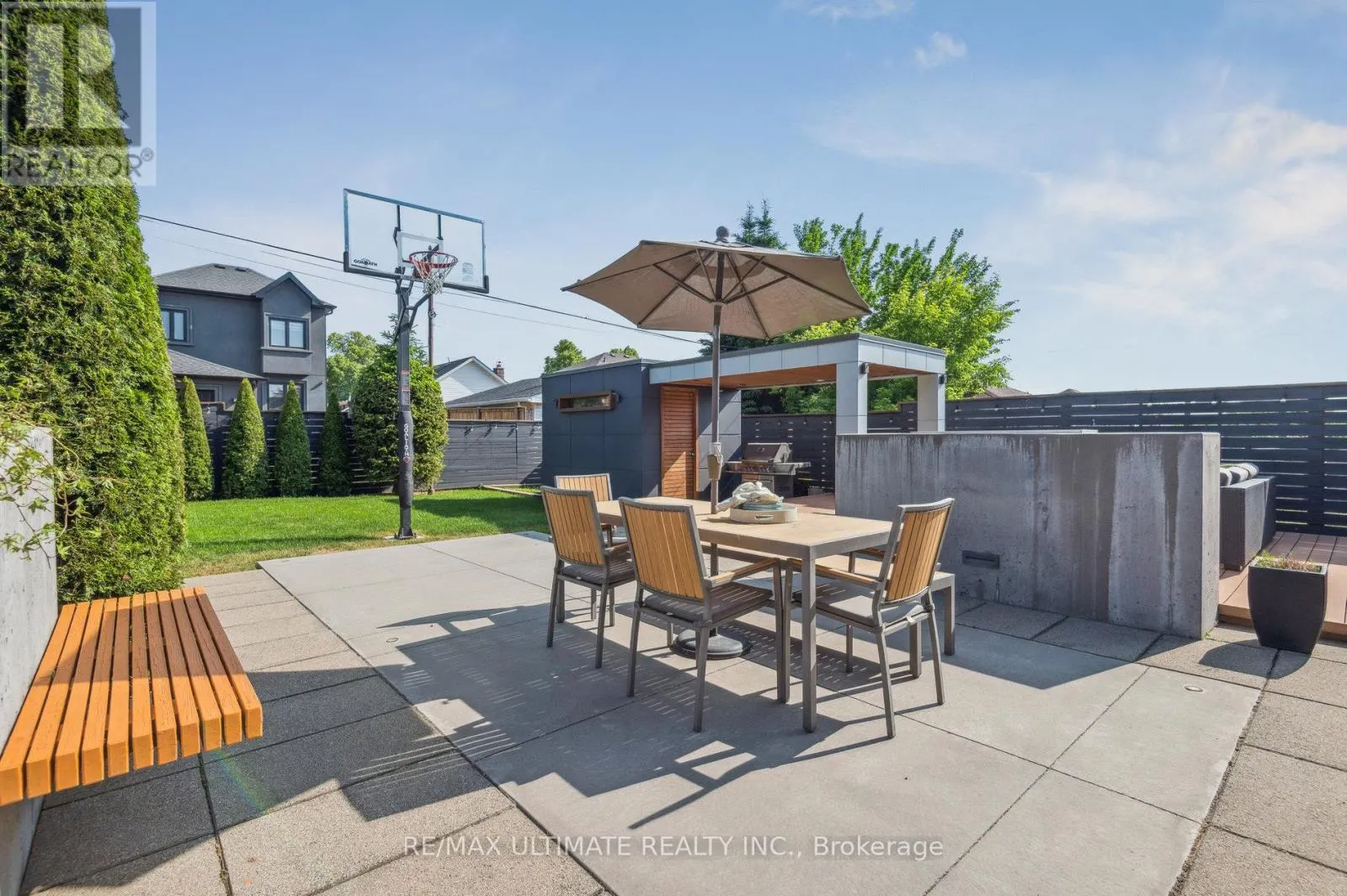 1139 GLENGROVE AVENUE W
