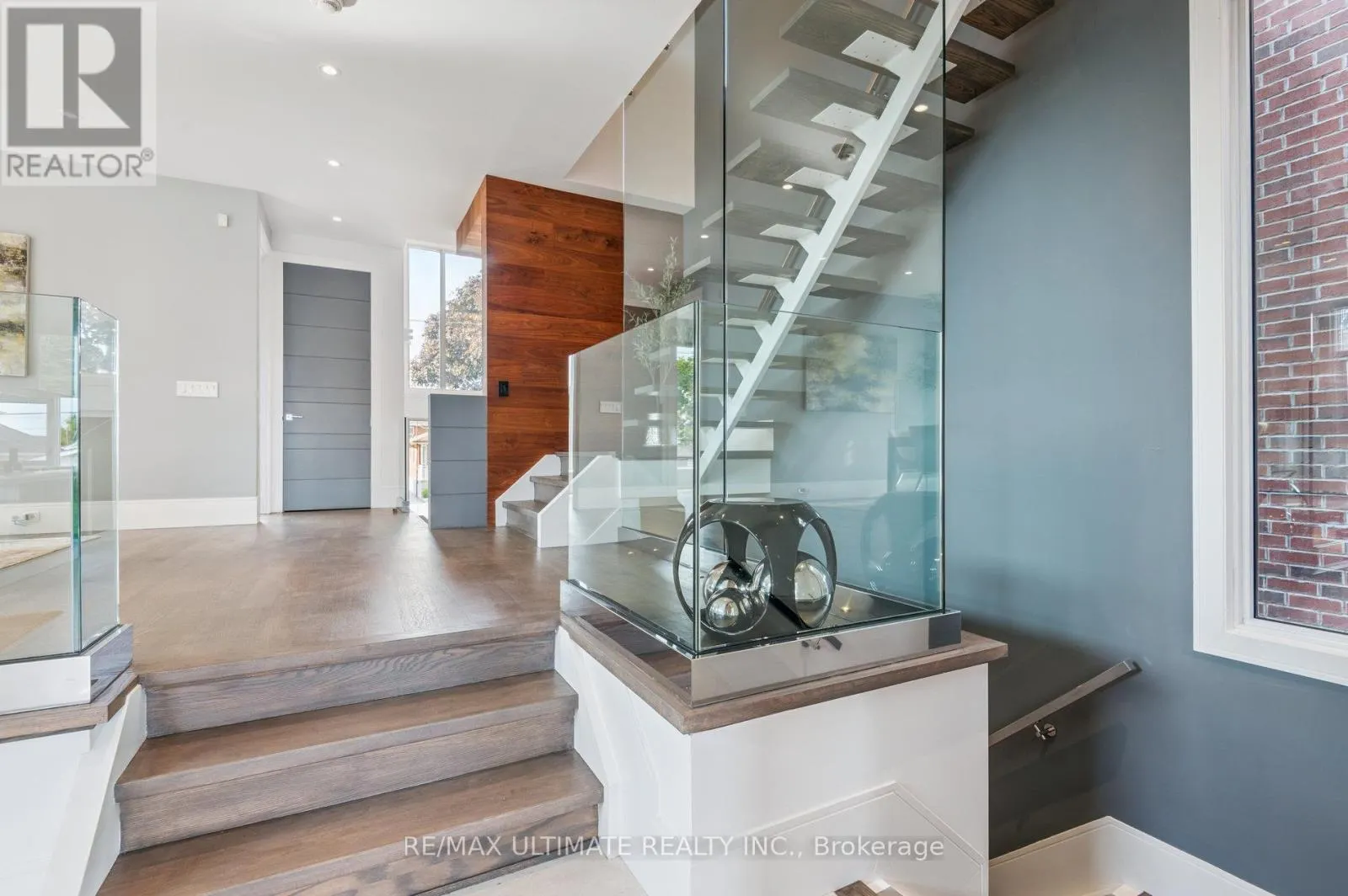 1139 GLENGROVE AVENUE W