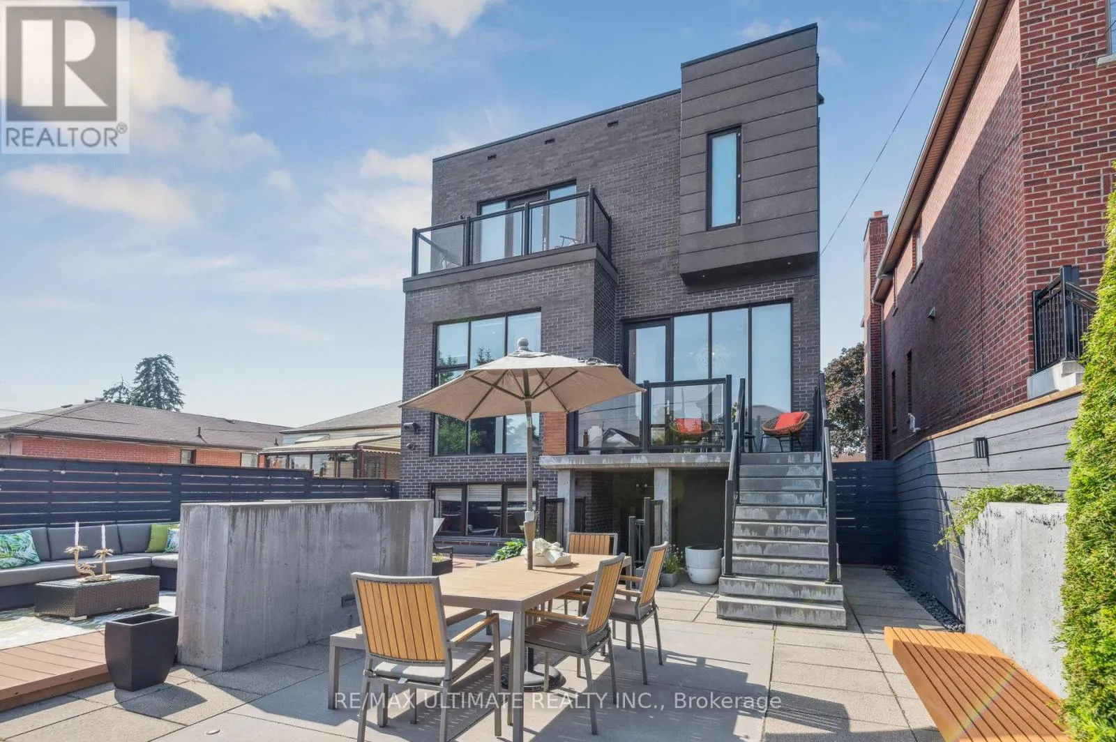 1139 GLENGROVE AVENUE W