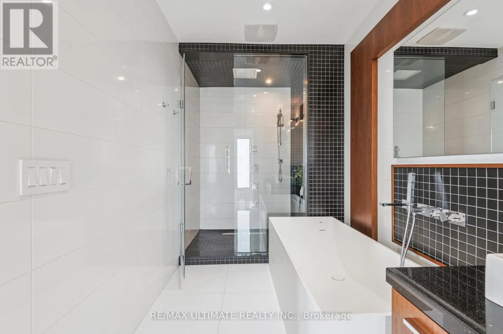 1139 GLENGROVE AVENUE W