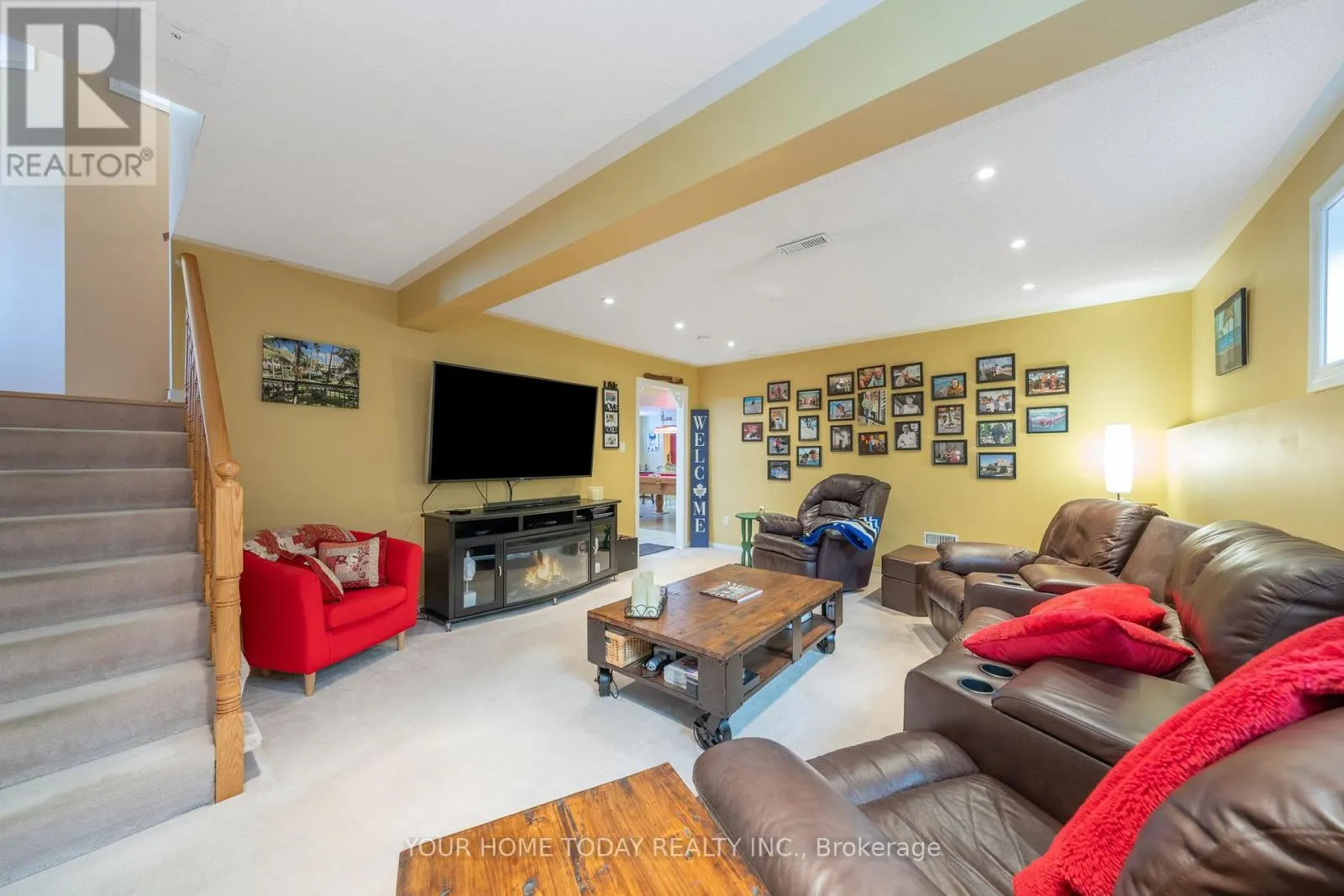 208 VAN SCOTT DRIVE