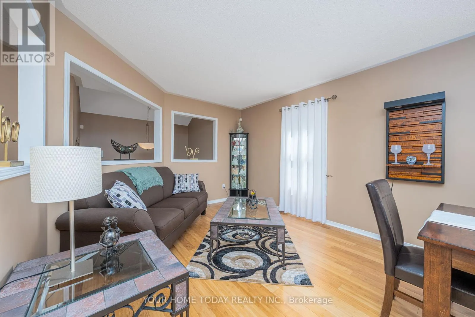 208 VAN SCOTT DRIVE